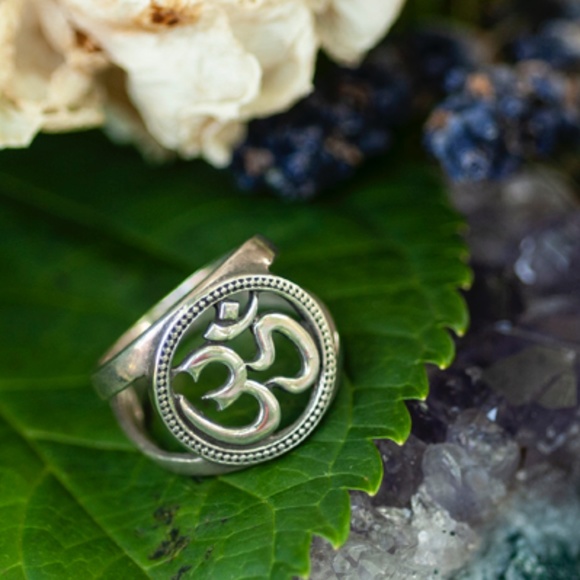 Om Symbol Silver Ring - Picture 1 of 2